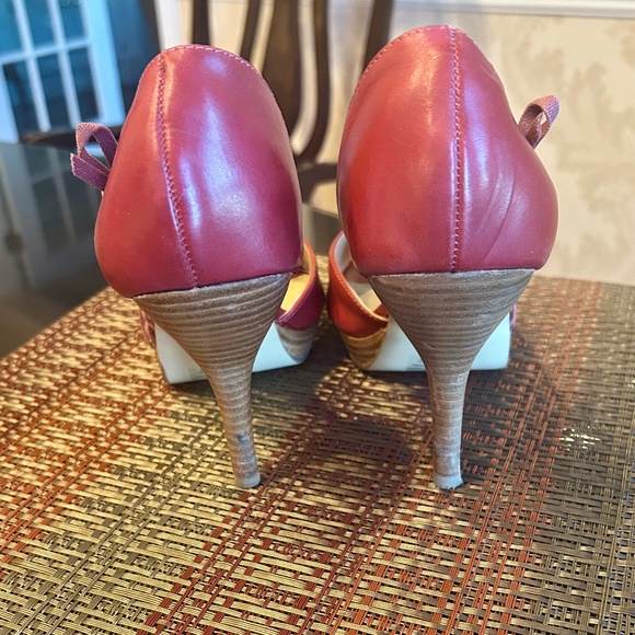 Tribeca by Kenneth Cole Red Leather Peep Toe Pumps with Lattice Details Size 10 - Picture 7 of 9